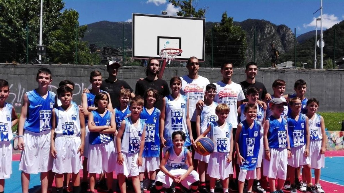 Una quarantena de joves participen al Campus Nacho Martín de bàsquet 3x3