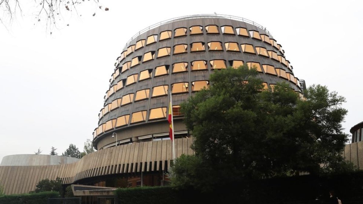 El TC suspèn cautelarment la moció per culminar la independència