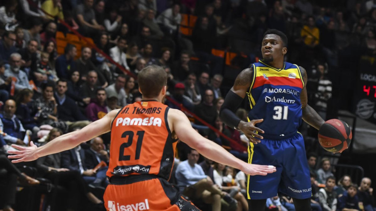 El MoraBanc desaprofita 11 punts i cau derrotat a València (91-72)