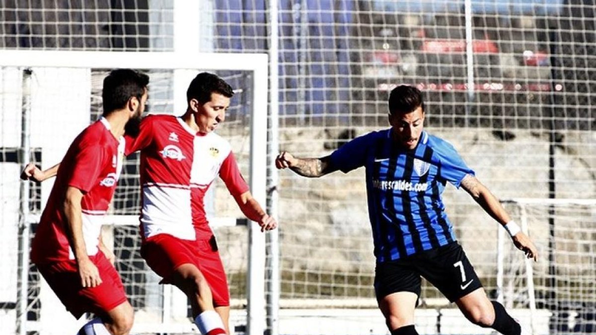 La UE Sant Julià empata amb el Vall Banc i segueix com a líder