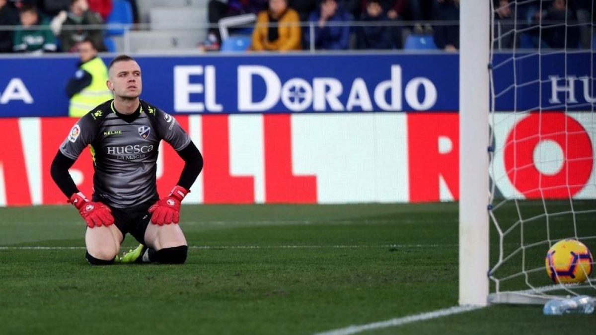 El Madrid guanya a Osca sense brillar