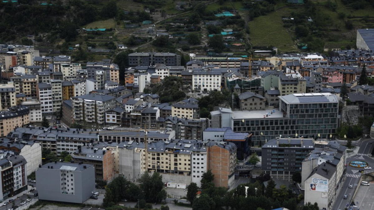 Cinc nous edificis d'habitatges de lloguer i compra a la capital
