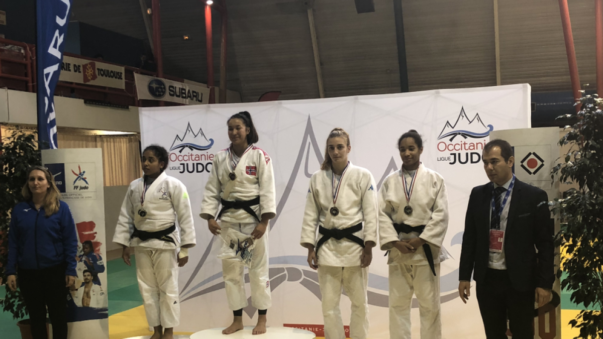 Lea Adam es penja la medalla de bronze a l'Excellence de Tolosa