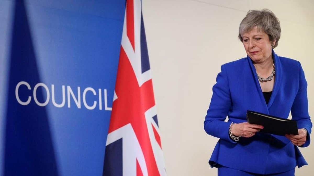 May ajorna el vot del Brexit i intenta reobrir el diàleg amb Brussel·les