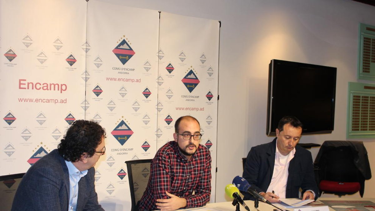 Betim Budzaku, gerent d'Andorra Turisme; Xavi Fernández, conseller de Joventut i Esports del comú d'Encamp; i Ignasi Vinós, director del departament de Joventut i Espors del comú d'Encamp