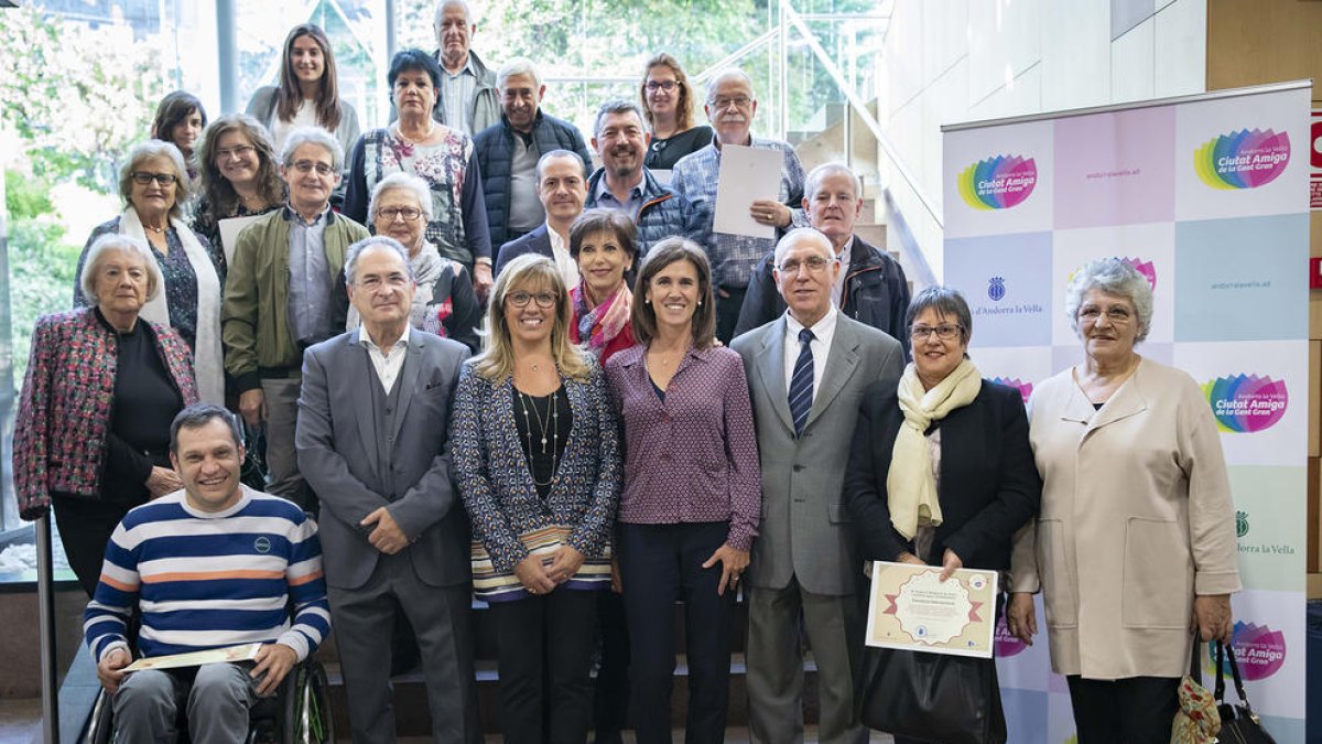 El comú entrega 14 segells de Comerç Amic de la Gent Gran