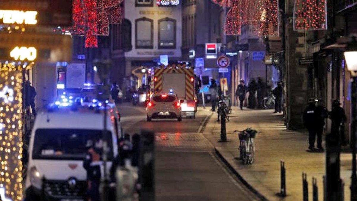 Almenys dos morts i onze ferits en un tiroteig al centre d'Estrasburg