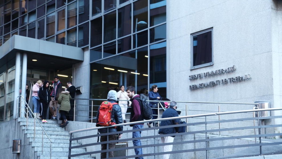 Els permisos de residència i treball augmenten un 3,2%, fins als 34.400