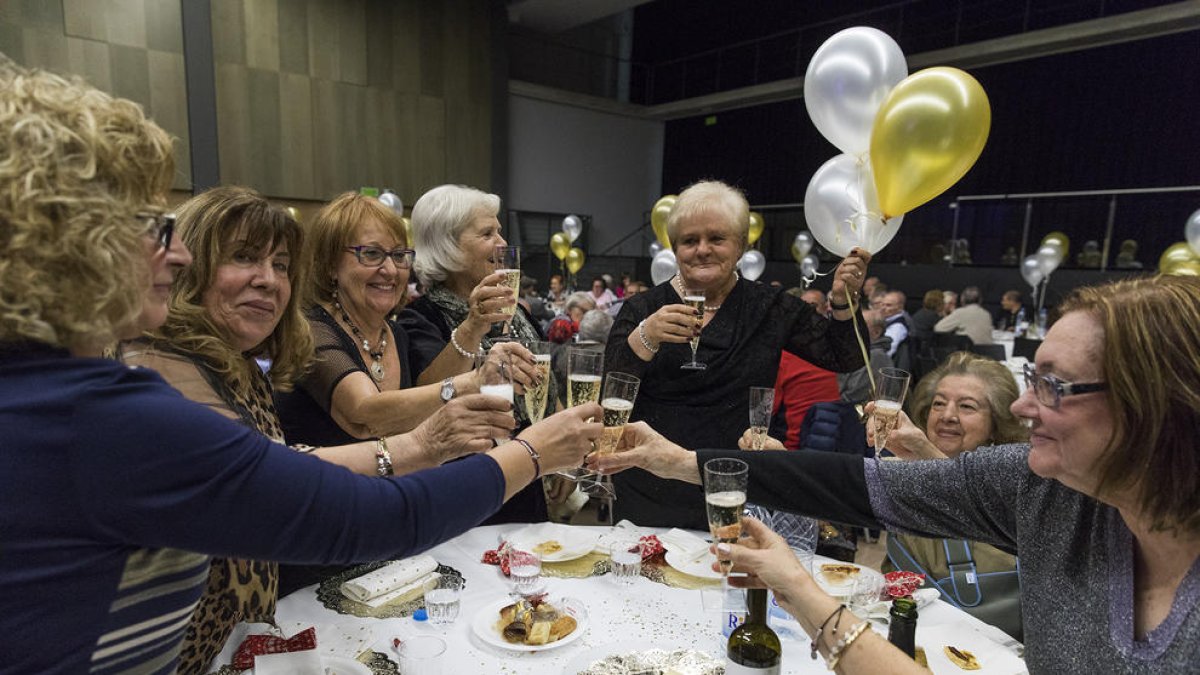 Els padrins d'Escaldes celebren el tradicional berenar de Nadal.