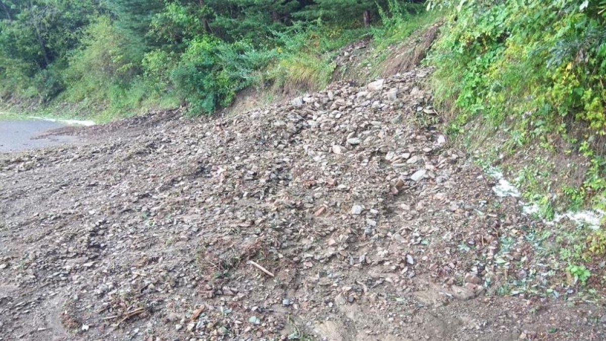 Les pluges de dimarts van deixar trams “d'un pam de terra” a les carreteres lauredianes