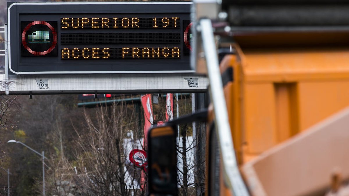 Restricció per a camions de 19 tones a l'accés a França