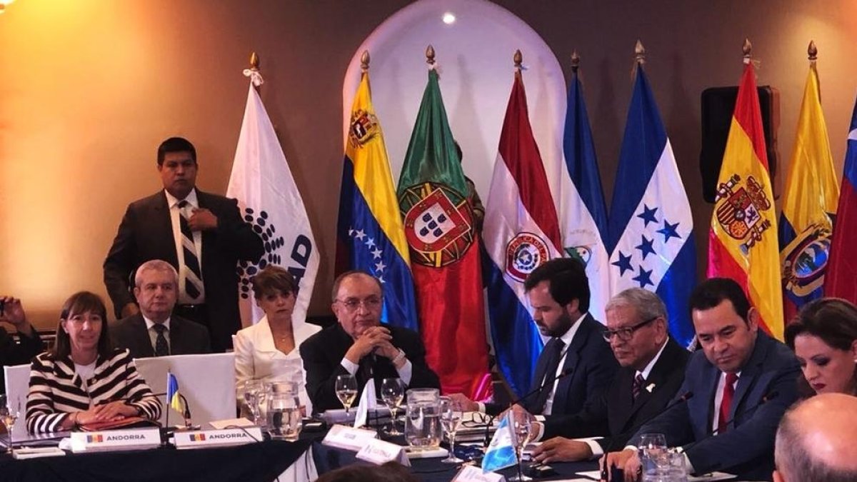 Descarrega assisteix a Guatemala a una reunió dels ministres de la Funció Pública
