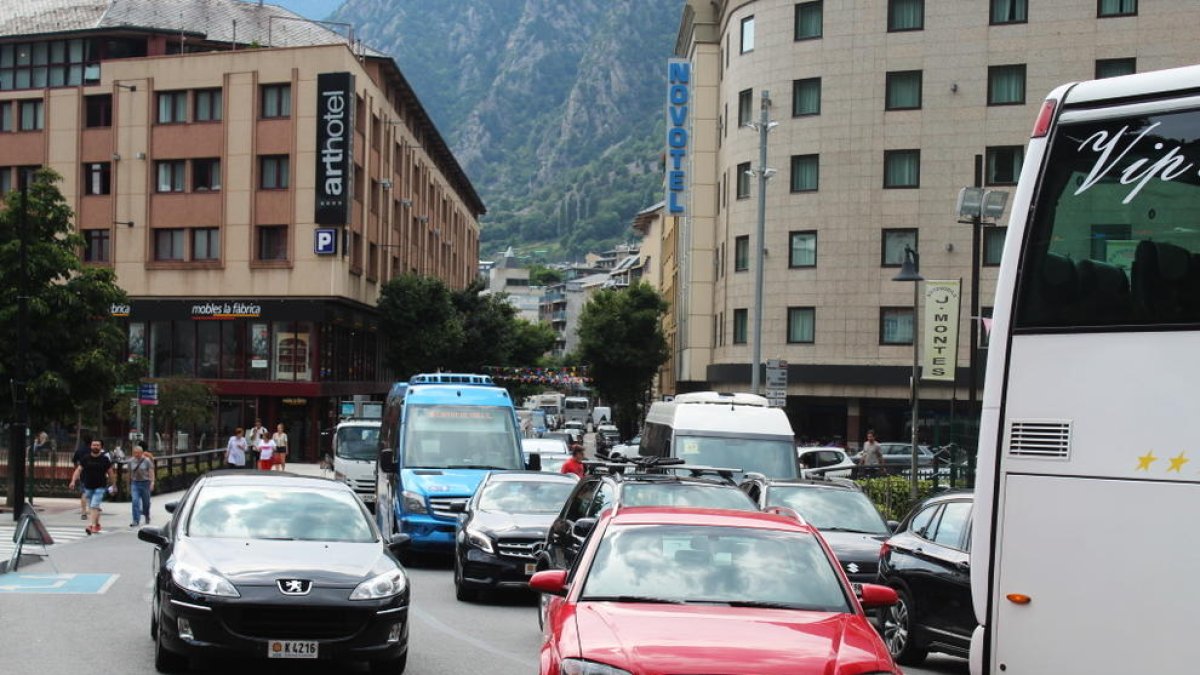 El comú prohibirà la circulació d'autobusos a l'avinguda Meritxell