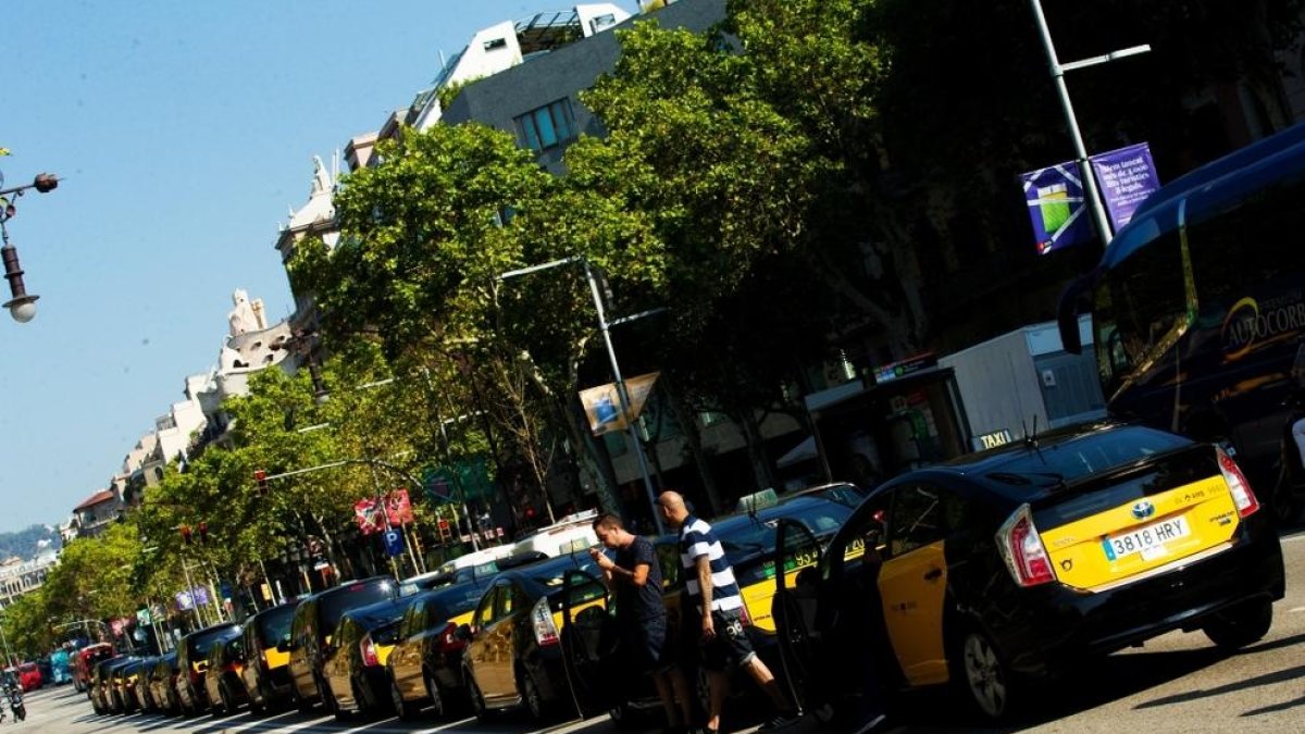 Els taxistes opten per mantenir la vaga tot i una nova oferta de Foment