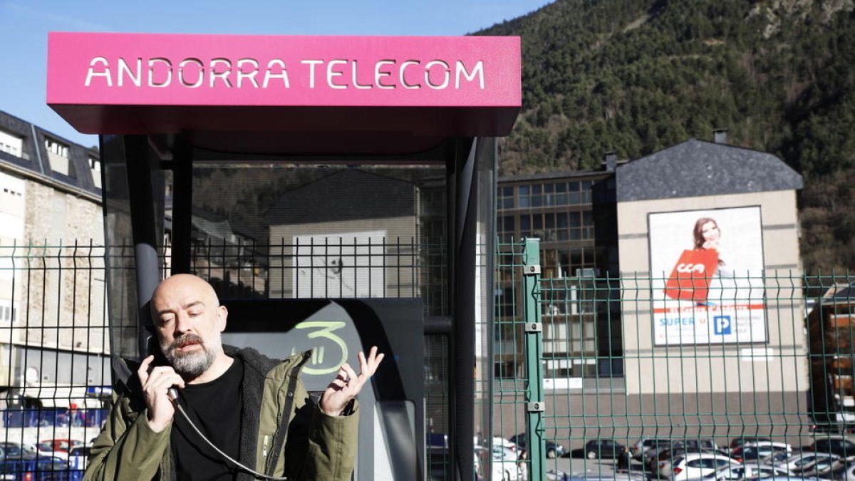 Quelcom critica les dificultats per programar al Centre de Congressos