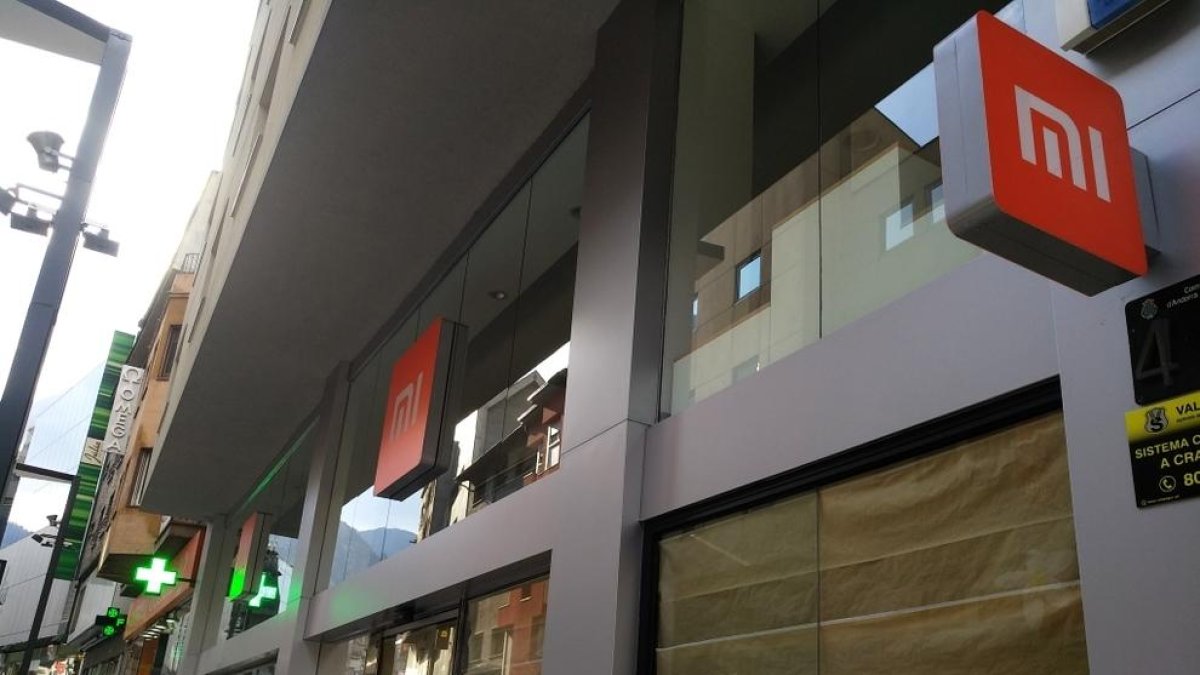 El fabricant de mòbils Xiaomi obre botiga