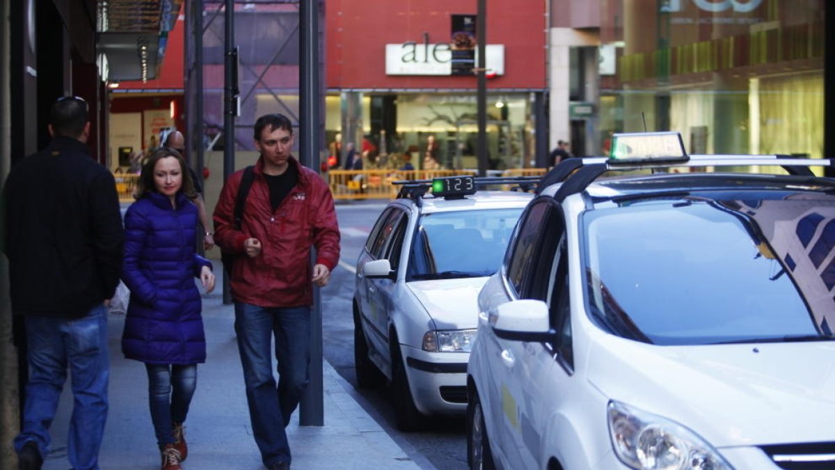 Preocupació al sector del taxi per l'intrusisme i la precarietat