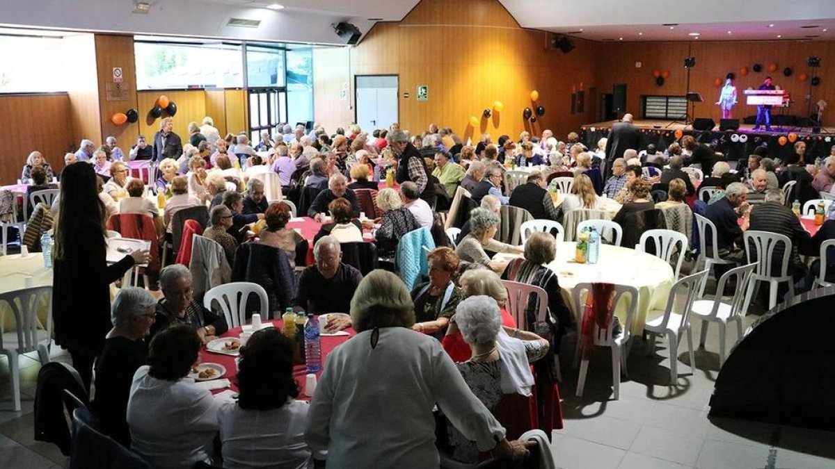 Berenar a la sala de conferències d'Encamp