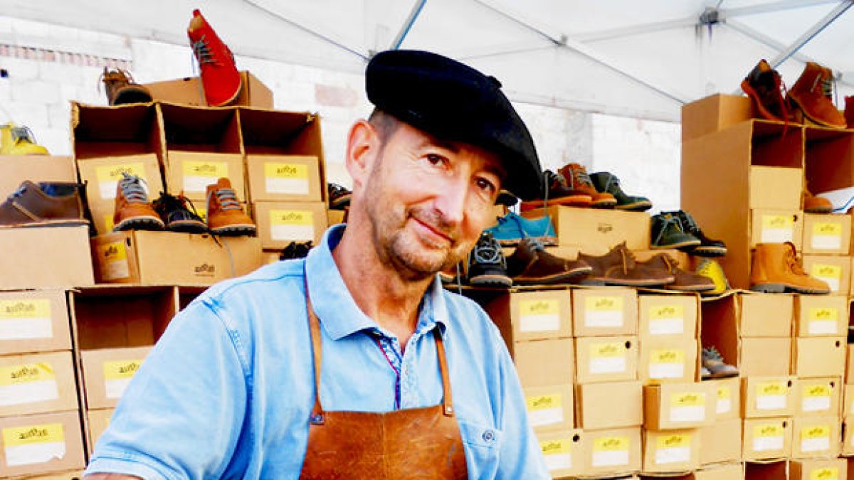 “Coneixes gent, fas amics. No canvio aquest ofici per res”