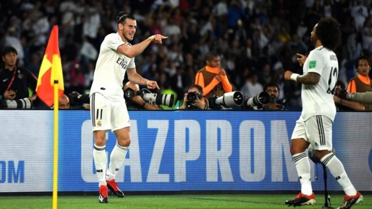 Un 'hat trick' de Bale deixa la porta oberta al Madrid per enllaçar el tercer títol consecutiu