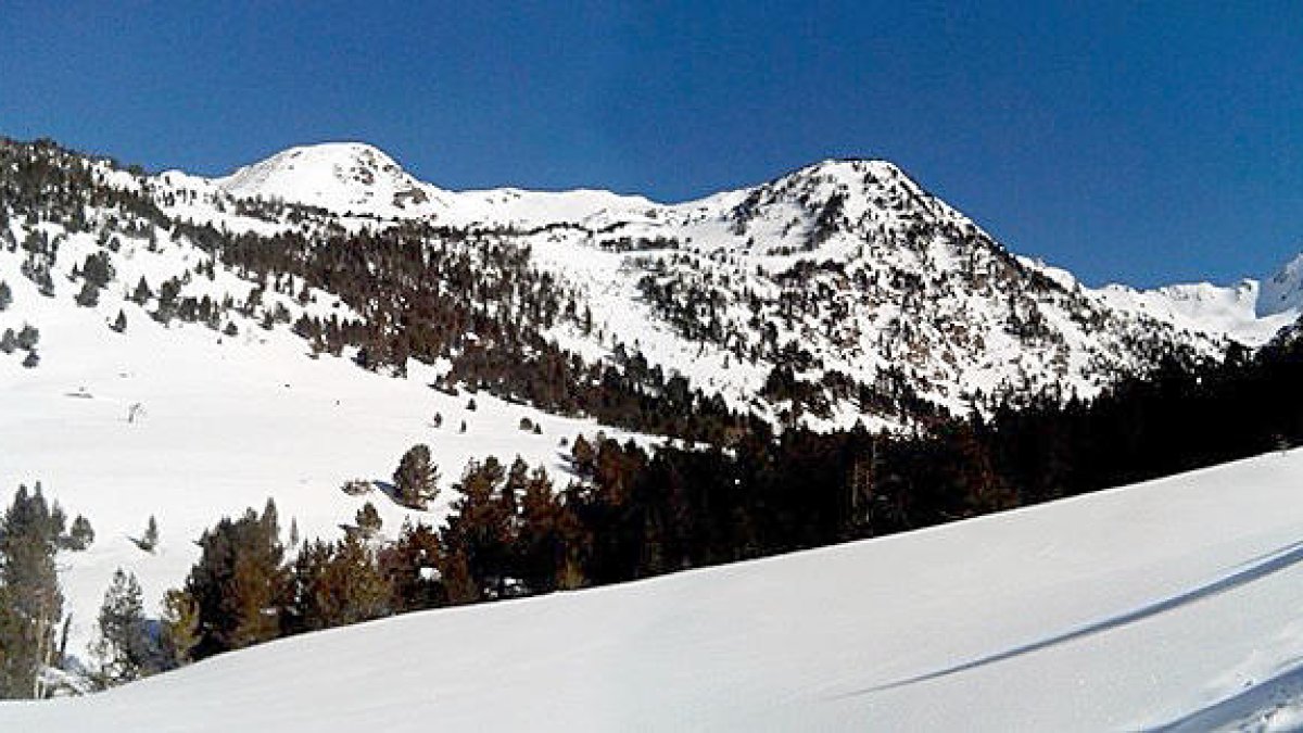 Una panòramica de la pujada cap a l'estany de l'Estanyó