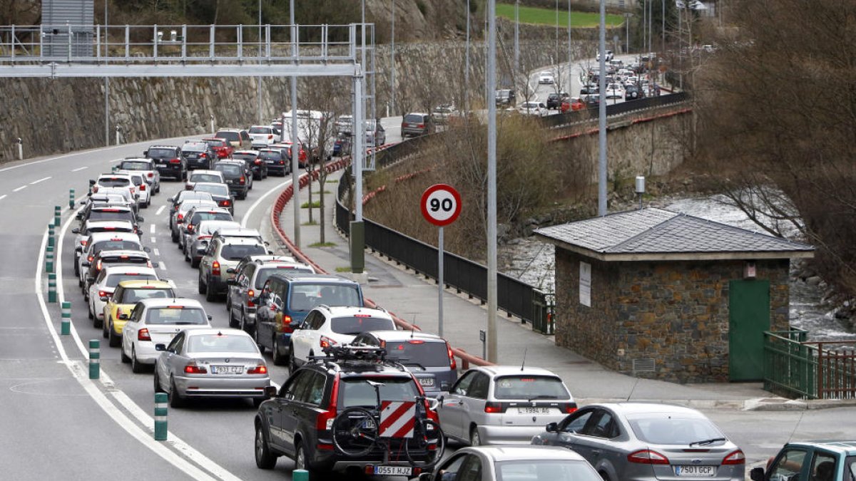 Cues d'entrada i sortida per la frontera del riu Runer