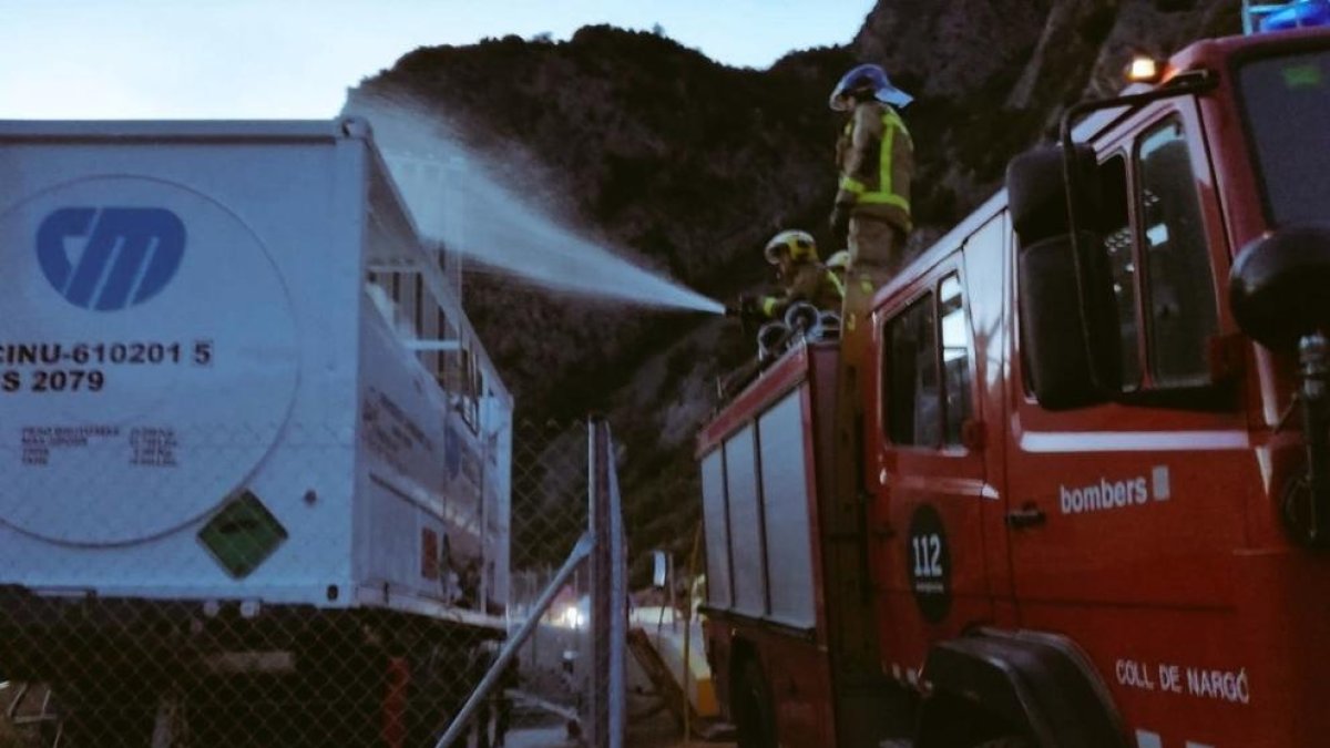 Tallen la C-14 a Organyà per una fuita de diòxid de carboni d'un camió