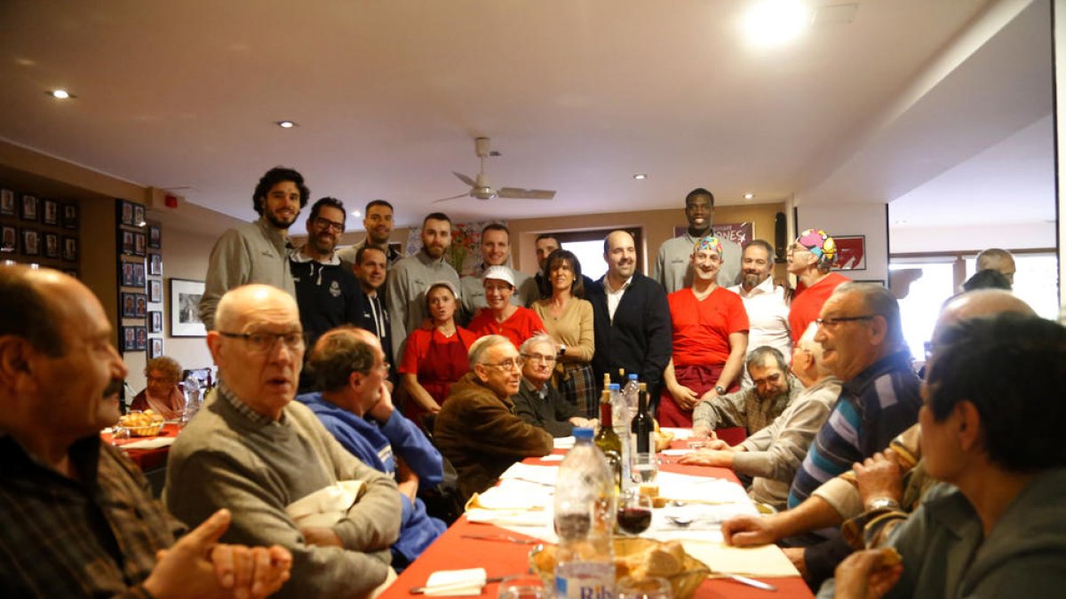 Els jugadors del MoraBanc dinen a l'hostal Calones