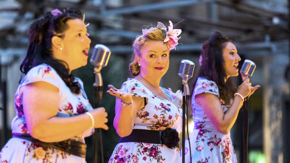 The swing girls porten èxits clàssics a totes les parròquies