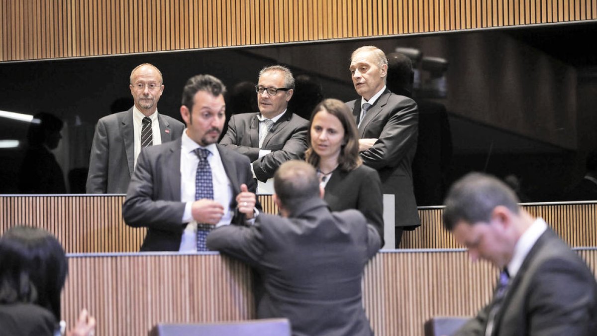 L'oposició titlla de “fracàs” l'era Martí i d'“electoralistes” les noves mesures