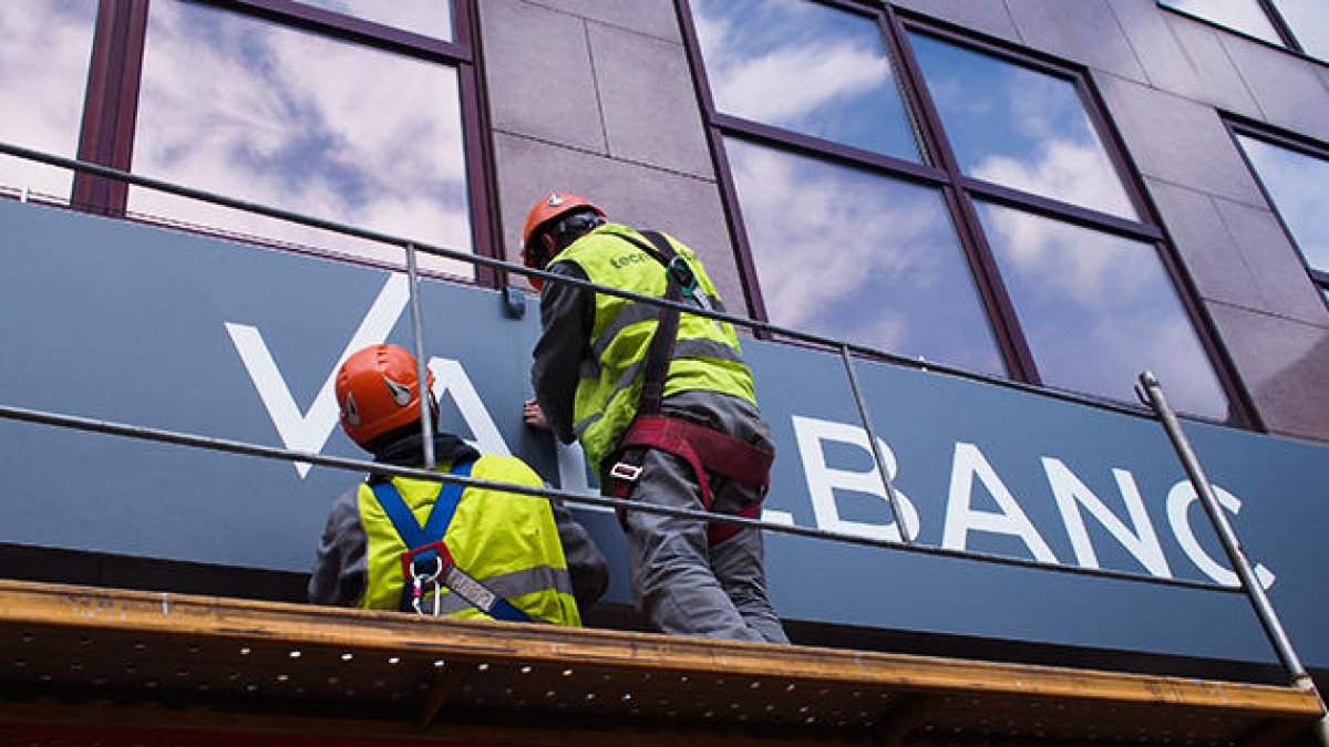 Vall Banc obre una oficina a la plaça Rebés que permetrà atendre set persones alhora