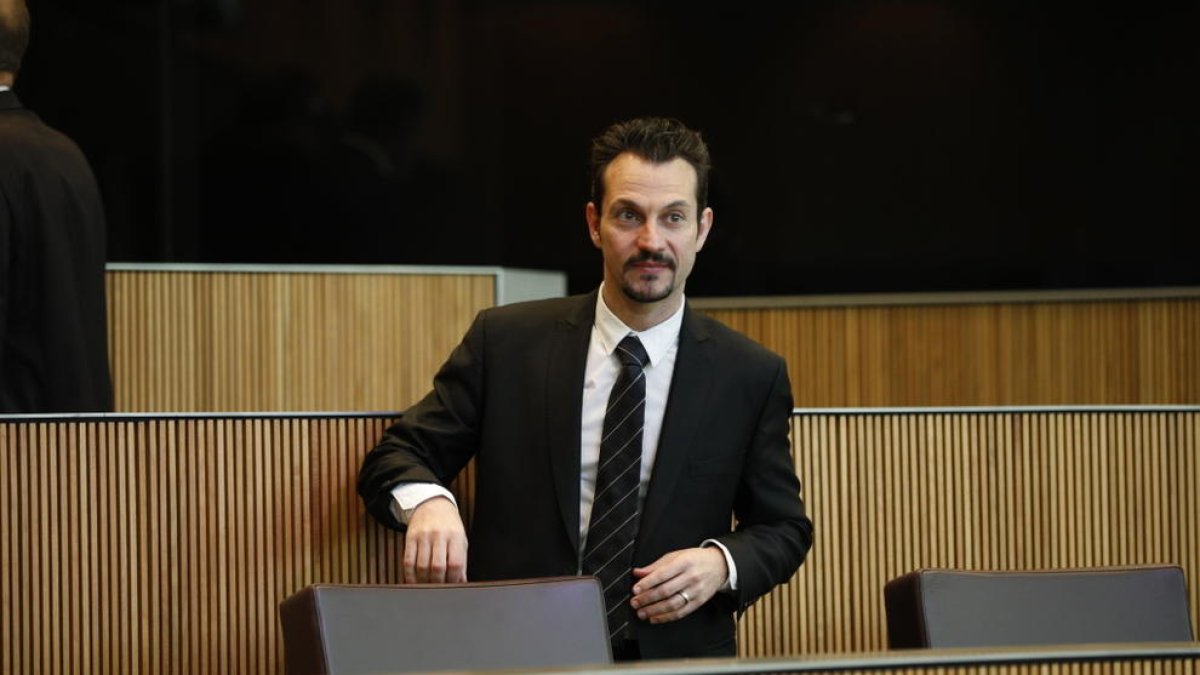 Polèmica pels terminis per aprovar la llei dels autònoms