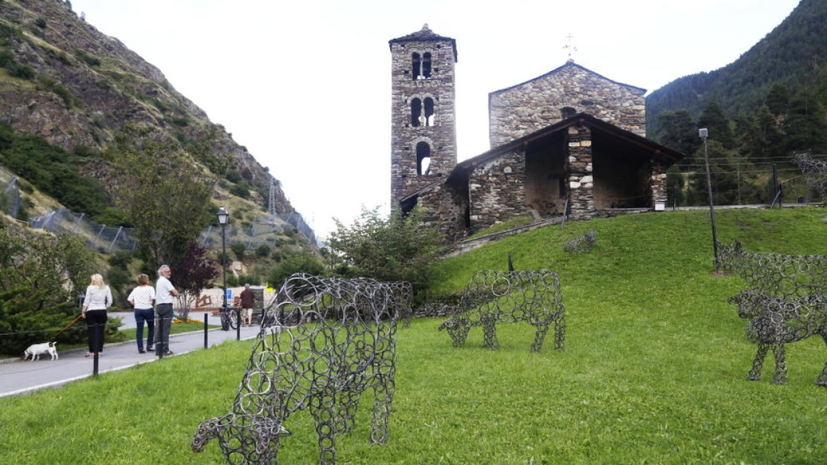 Crítiques de turistes per no ser atesos en català a Canillo