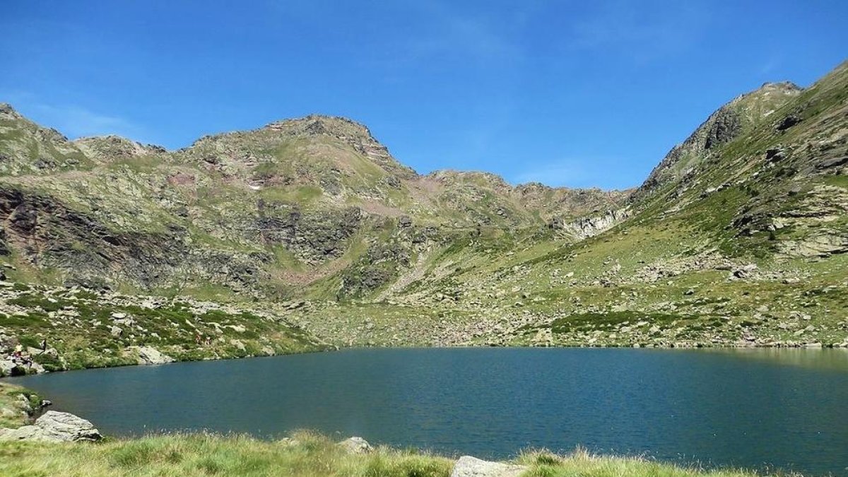 França apunta que la noia morta a Tristaina va caure per un barranc