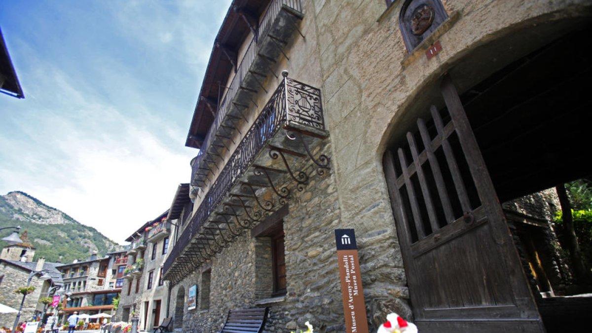 Concurs per rehabilitar la Casa d'Areny-Plandolit