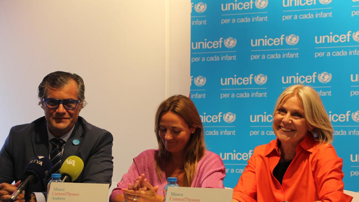 Guillermo Cervera, director artístic del museu i comissari; Olga Gelabert, ministra de Cultura, Joventut i Esports i presidenta de la Fundació MuseAnd, i Laura Álvarez, presidenta del Comitè Nacional d'Andorra d'Unicef