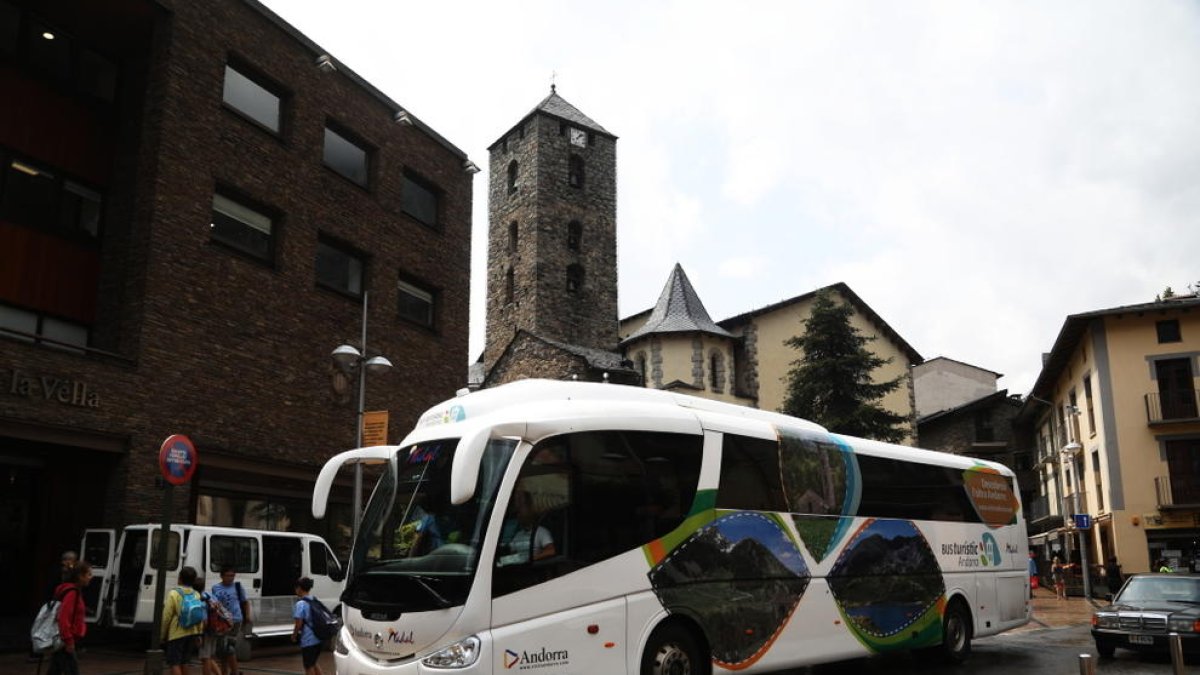 Els busos grans podrien passar per Meritxell en hores punta