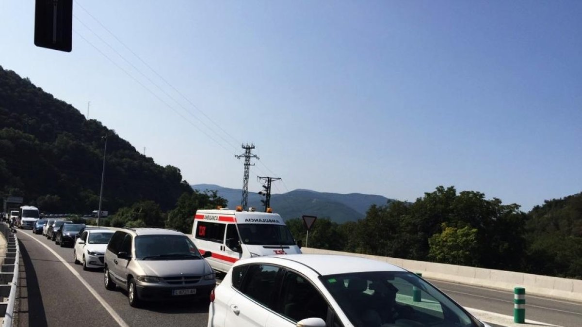 Dos andorrans, ferits en un xoc múltiple a l'N-145