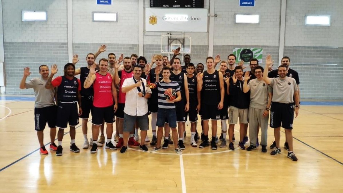Aguilar visita els jugadors del MoraBanc Andorra