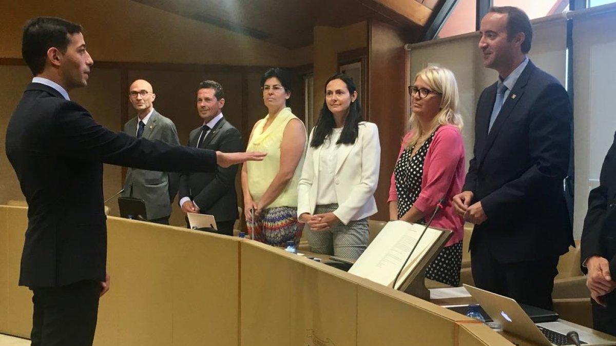 L'inspector comunal, Lluís Gonçalves, al jurament del seu càrrec