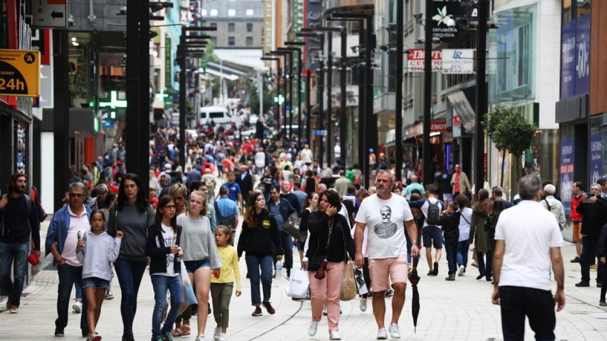 Tancar totalment al trànsit la part baixa de Meritxell, pendent d'estudi