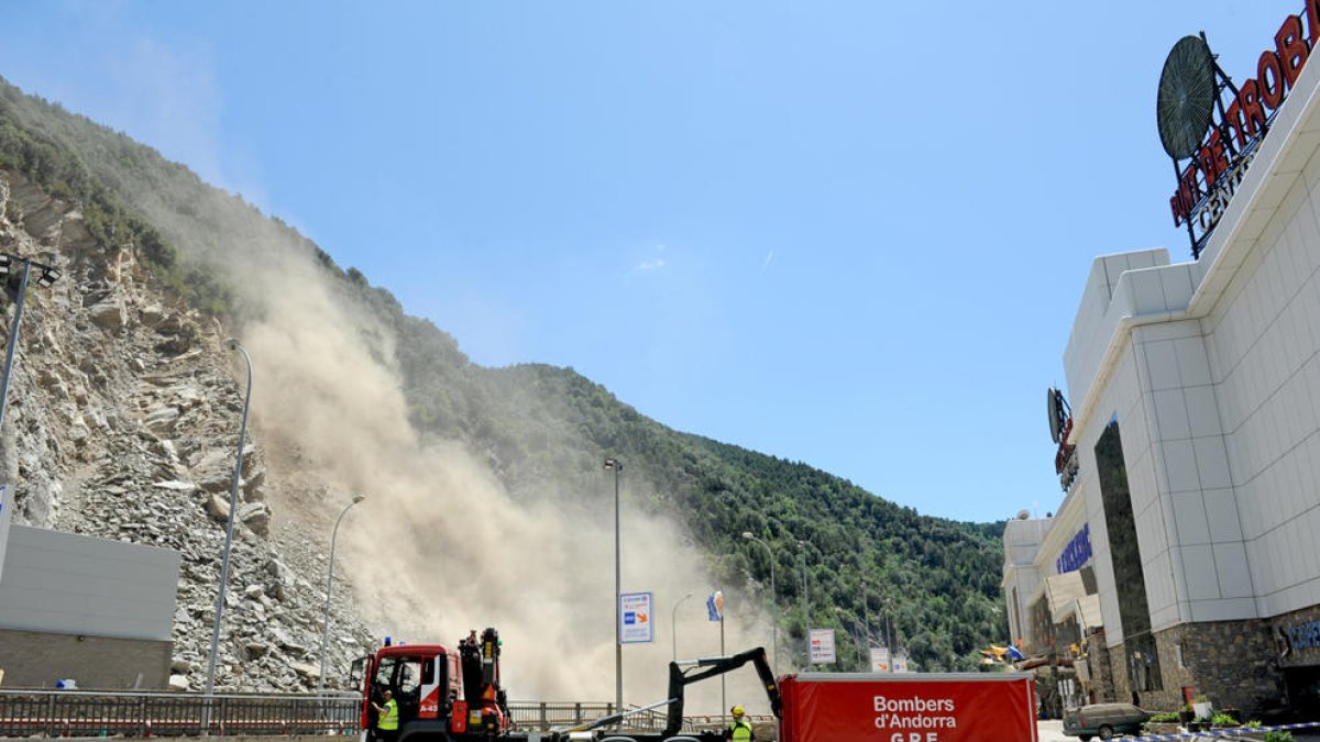 Esllavissada davant del Punt de Trobada