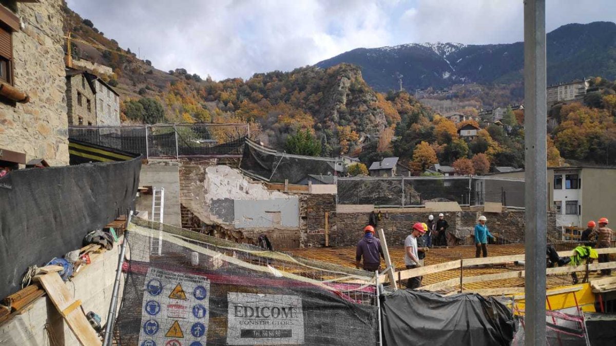Obres al costat de casa Trenella