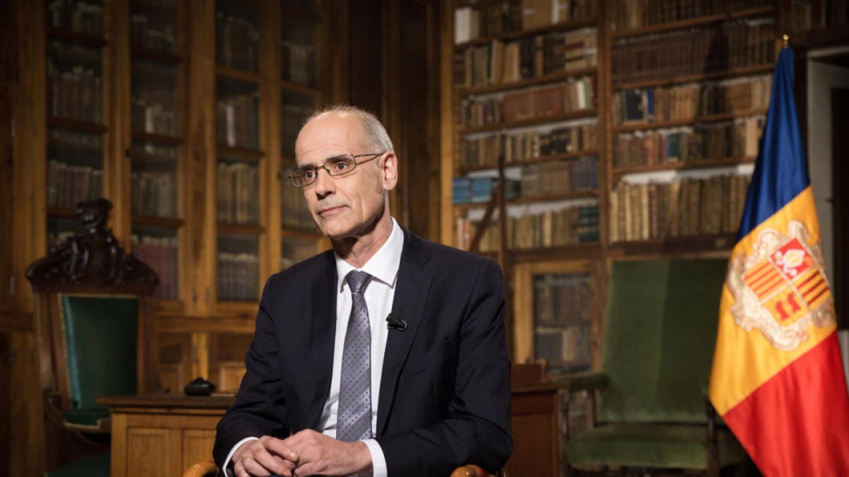 Martí “consensuarà” les noves mesures socials
