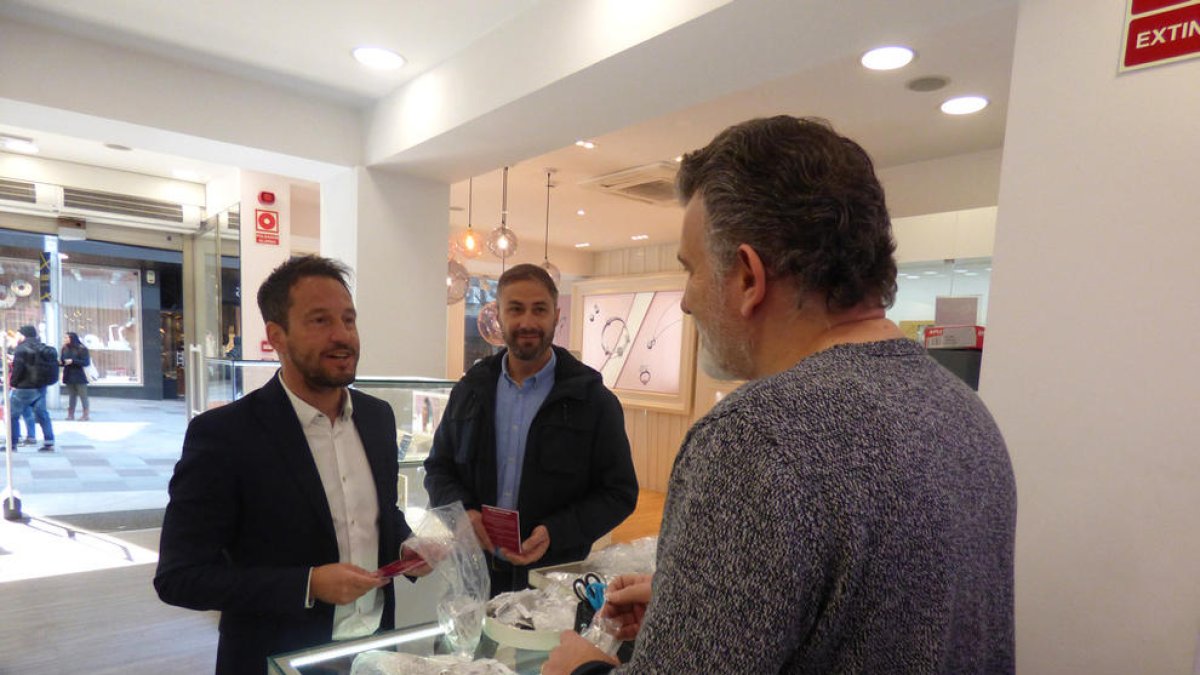 El PS es compromet a apujar el salari mínim a 1.200 euros