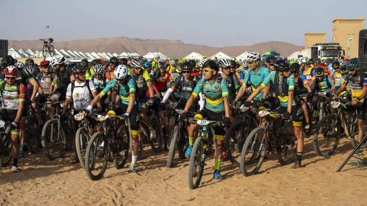 'El Purito' i Aranda arriben a Merzouga en un dia tràgic