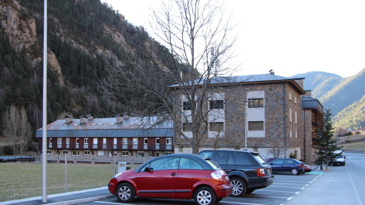 Nou aparcament de 20 places al poble d'Arans