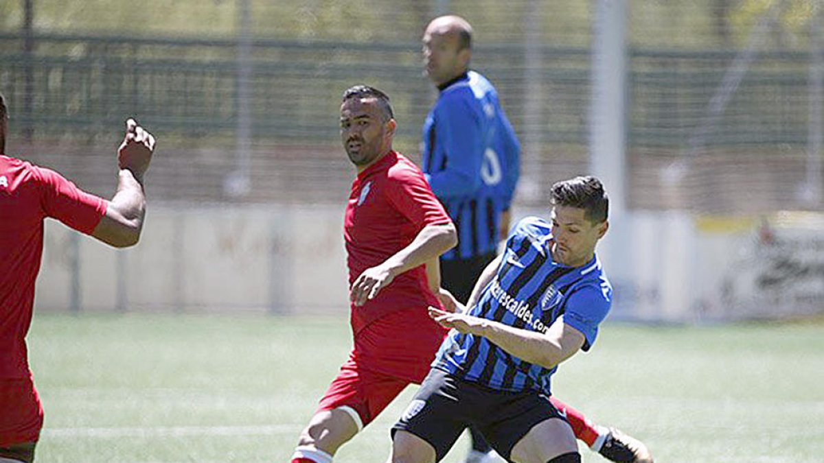L'Inter iguala el Sant Julià i és a un punt del Vall Banc
