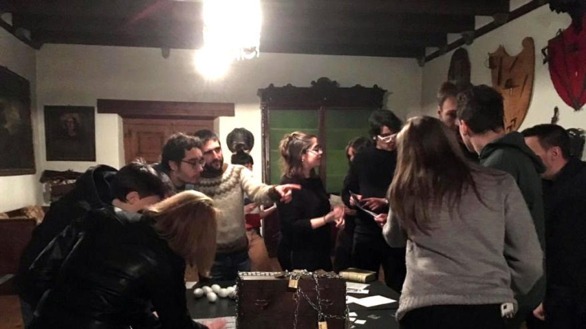 Enigma al museu: el joc de l'escriptor