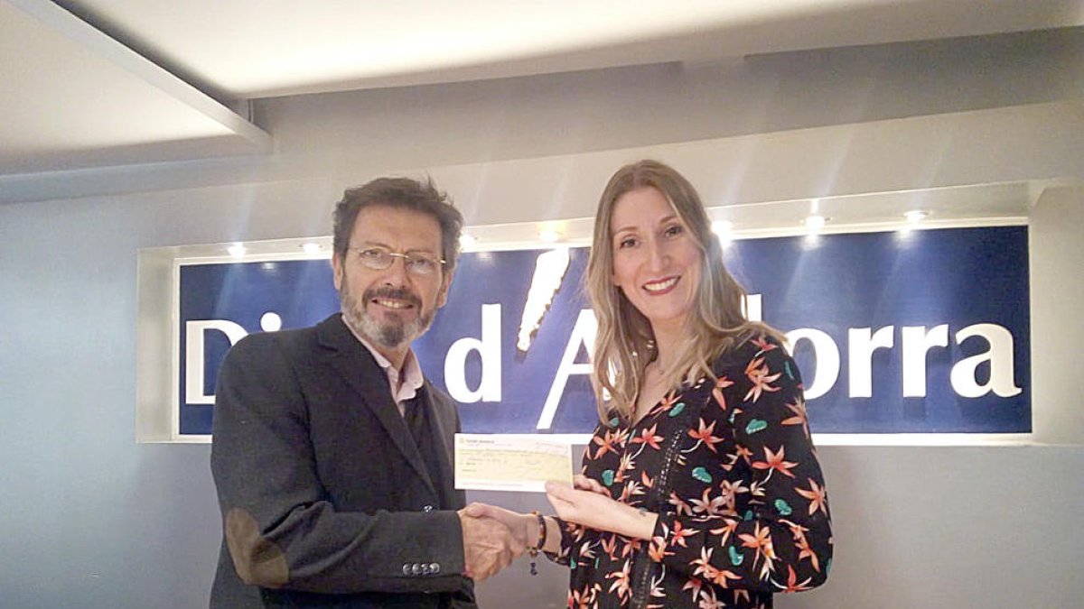 Donatiu del Diari d'Andorra a L'AAMA